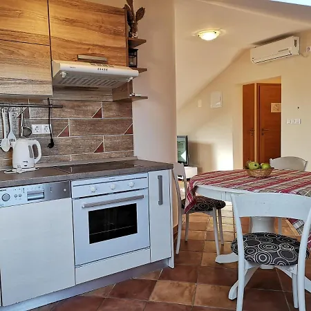 Apartment Kovacicek 5 *