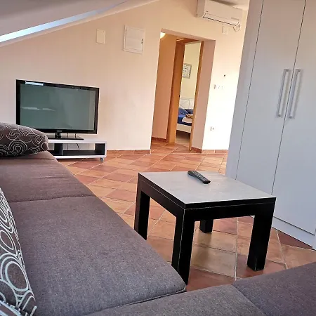 Apartment Kovacicek 5 *