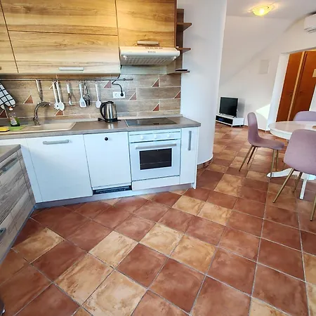 Apartment Kovacicek 5 *
