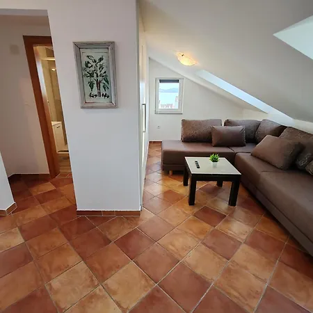 Apartment Kovacicek 5 *
